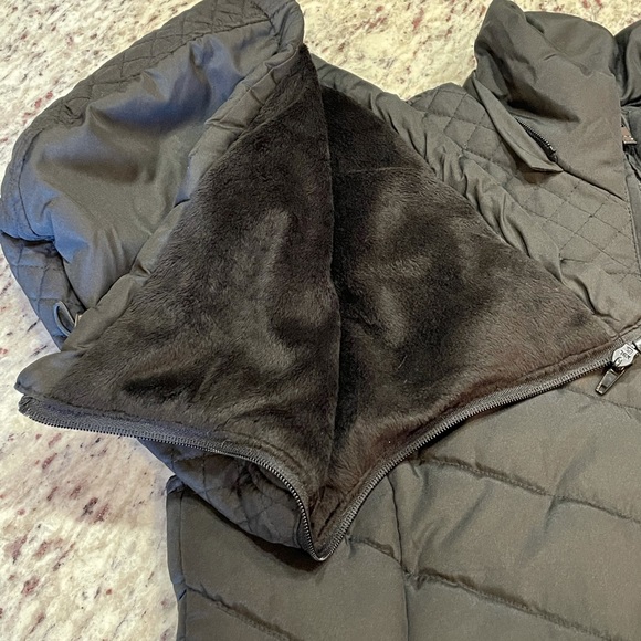 COPY - Black Liz Claiborne Puffer Vest with Detachable Hood GENTLY USED. Ladies… - Picture 9 of 10